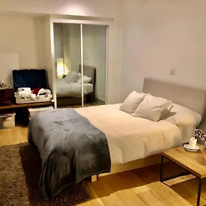 Cheviot House Apartment