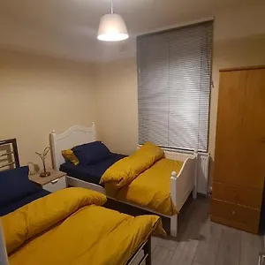 Entire 2 Bedroom Home/flat In London, Line Apartment