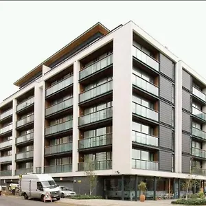 2bed Stratford With Easy Access To London, O2, Excel, Parking Nearby Apartment